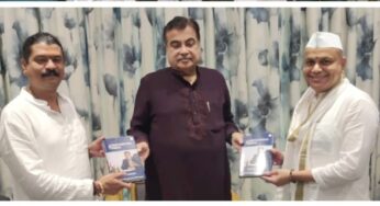 कापडी चिंध्या या वेस्ट मटेरियल पासून बनवलेल्या उबदार सतरंजीची … नितीन गडकरी यांच्या कडून ह भ प पंकज महाराज गावडे यांना भेट