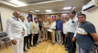 खाकी वर्दीला सलाम …. अनोखे प्रसंगावधान आणि कर्तव्य तत्परता दाखवत तरुणाचे प्राण वाचवणाऱ्या समीर कदम यांचा अप्पा रेणूसे मित्र परिवाराच्या वतीने सत्कार
